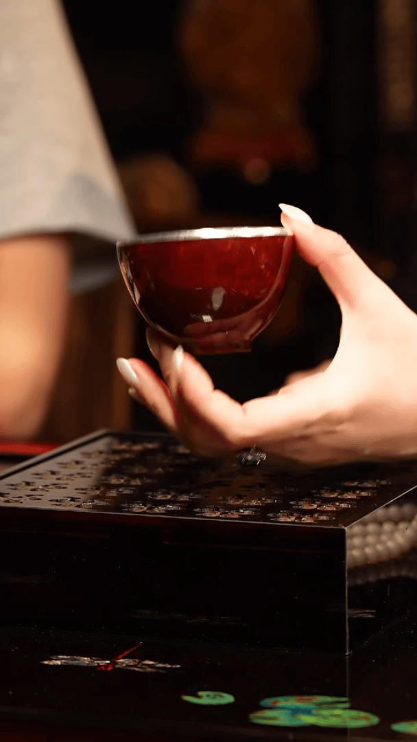【闪购商品】沈绍安大漆赤宝砂鸡心杯F