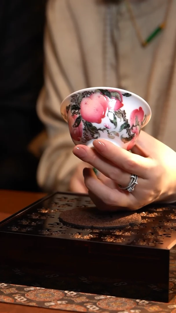 【闪购商品】元煦窑粉彩国画九桃压手杯L