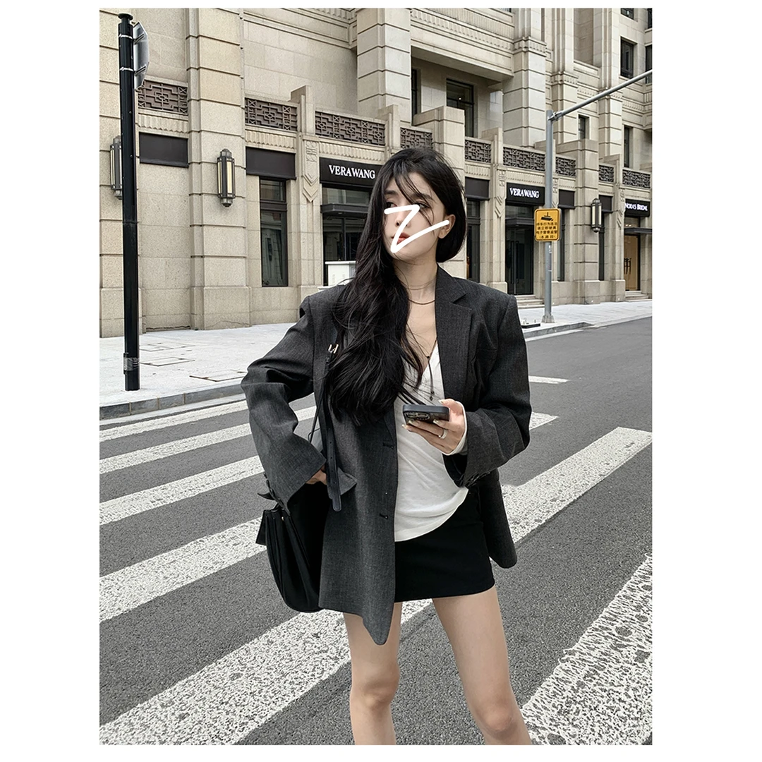 高级感黑灰色显瘦西装外套女春秋百搭气质休闲宽松西服长袖复古女