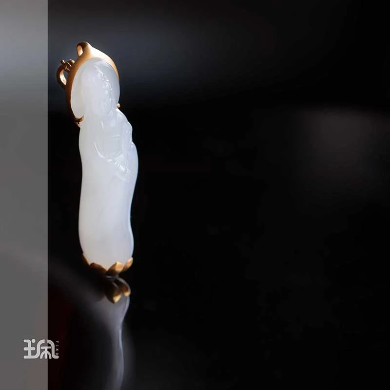 和田玉*奕安吊坠不含链*18K金镶嵌PB22100617（多样性发其一）