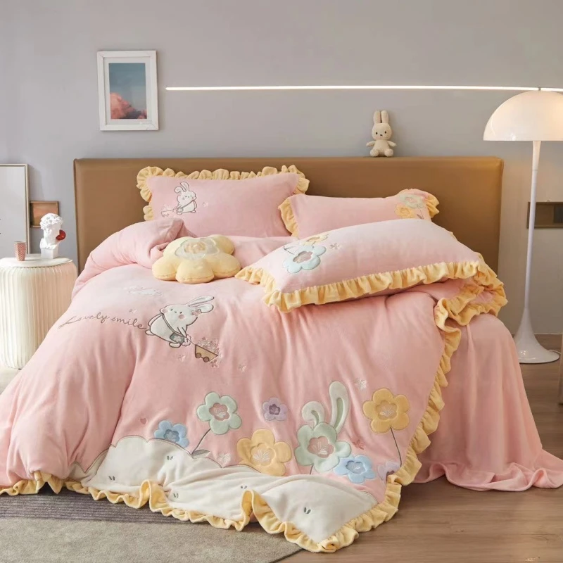 张总冬季加绒牛奶棉四件套床裙款牛奶绒刺绣贴布绣套件-兔子微瑕