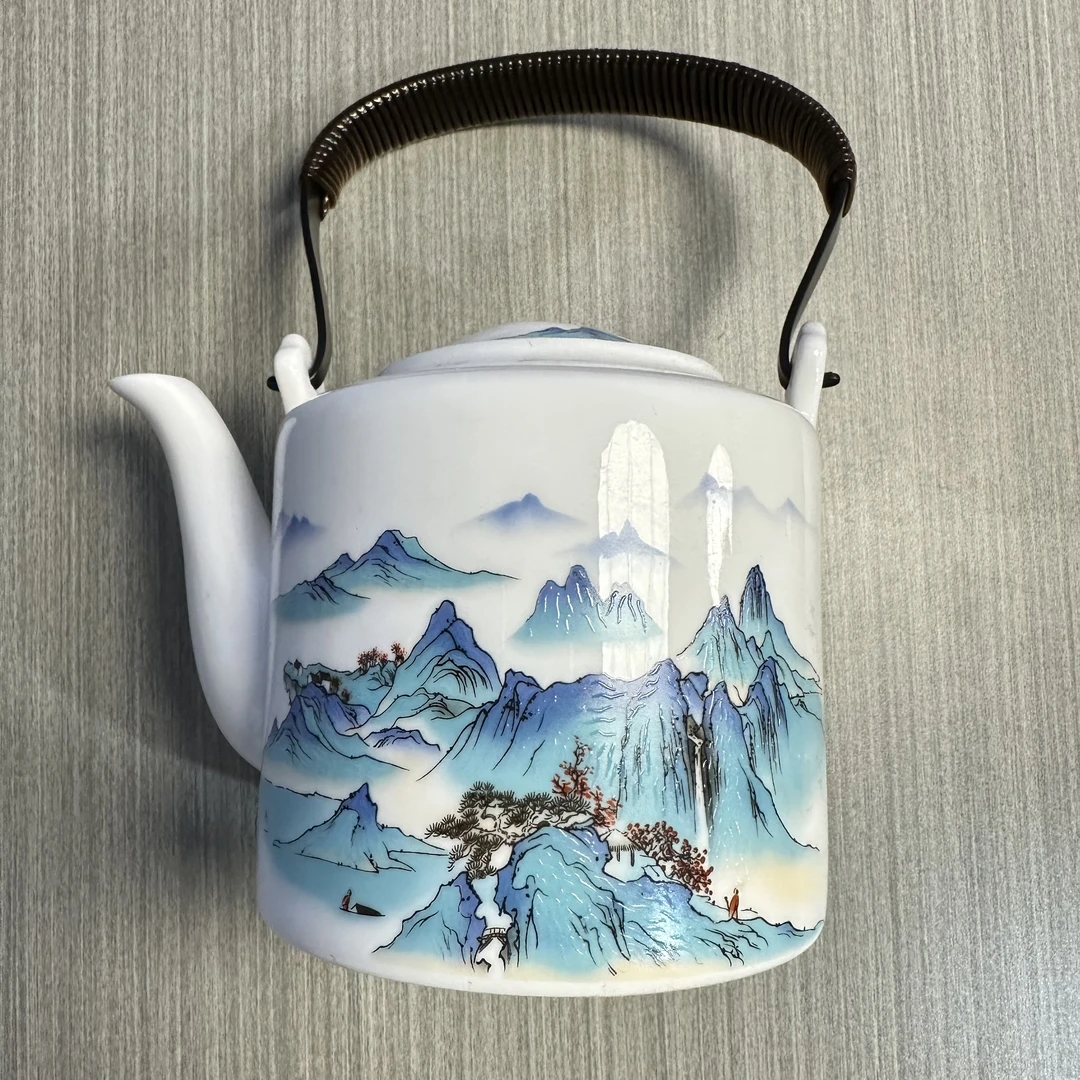 A34 粉彩山水提梁壶*一个