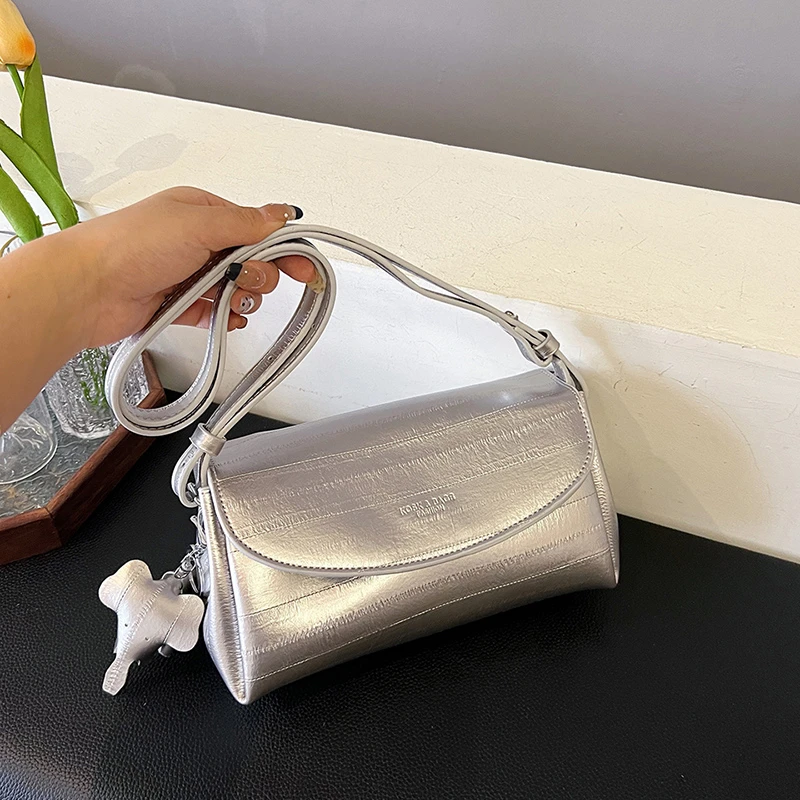 夏季新款单肩腋下包包女2024夏季新款韩版简约休闲斜挎包通勤小包