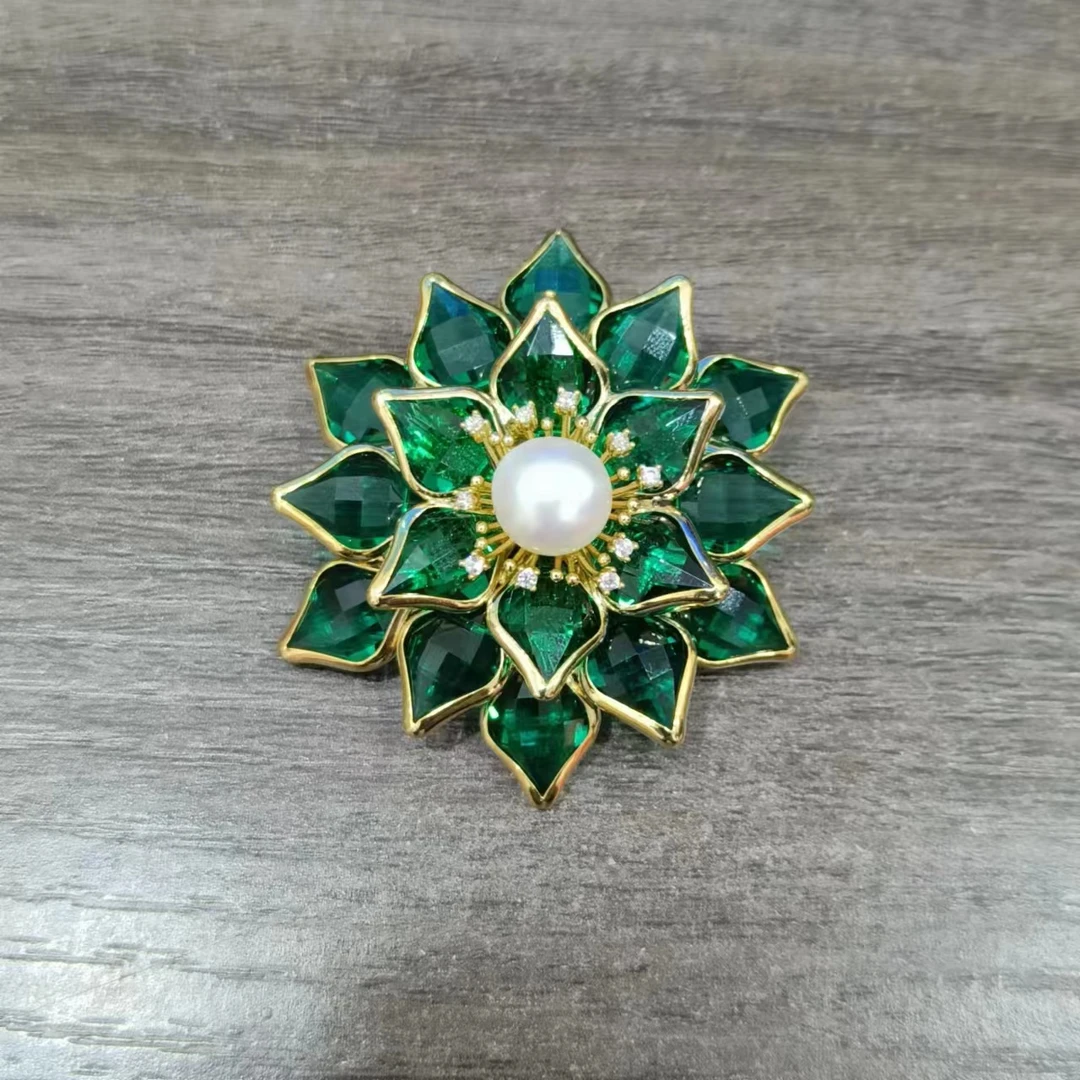 kasiya/卡思雅 铜合金胸针 2024秋/高档施家水晶翠绿花朵珍珠胸花