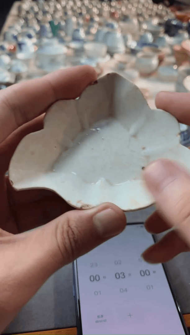 【闪购商品】眼***低蝴蝶白釉花口盘