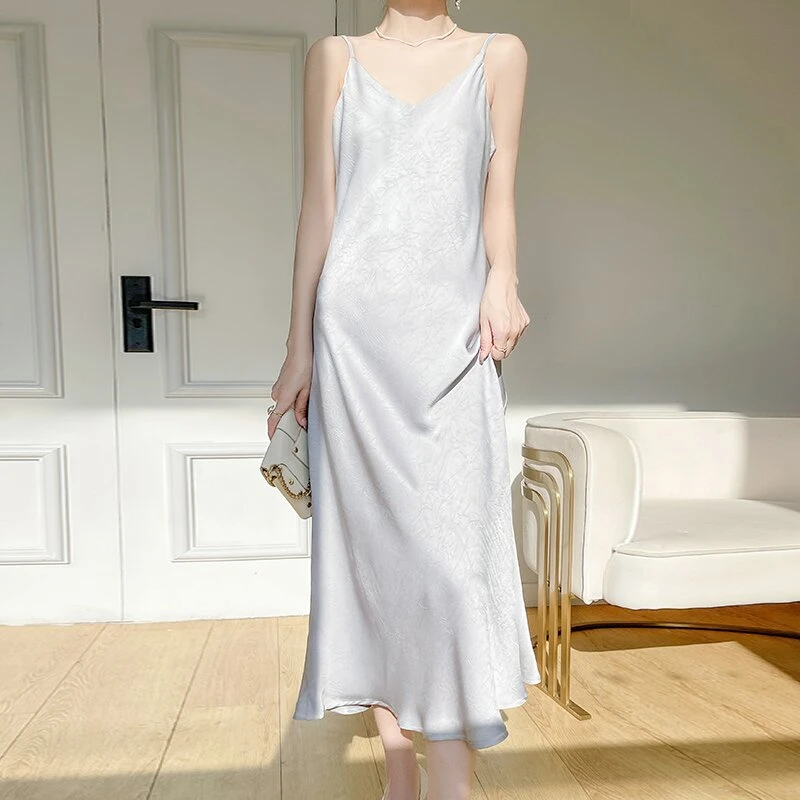 夏季吊带复古绸缎裙子连衣裙V领吊带裙裙子长裙提花显瘦气质白色