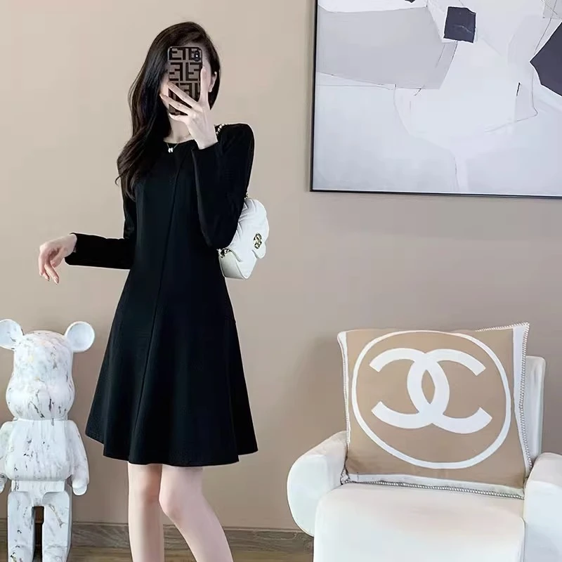 高端精致黑色连衣裙高级感2024年秋季新款女装气质小个子小黑裙子