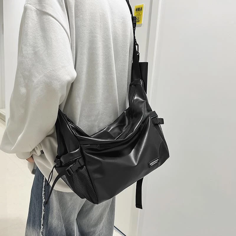潮牌斜挎包男ins休闲单肩包大容量运动背包日系机能风韩版男士包