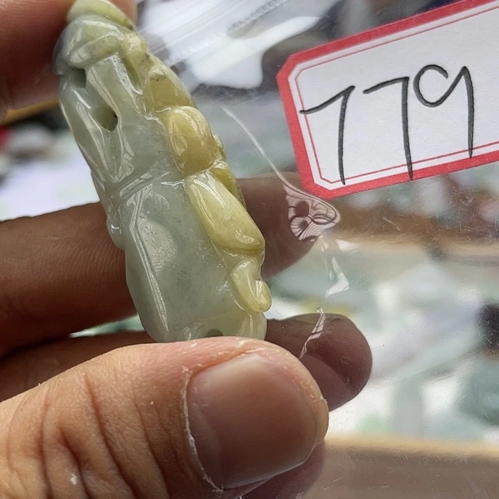 翡翠颈饰未镶嵌展*