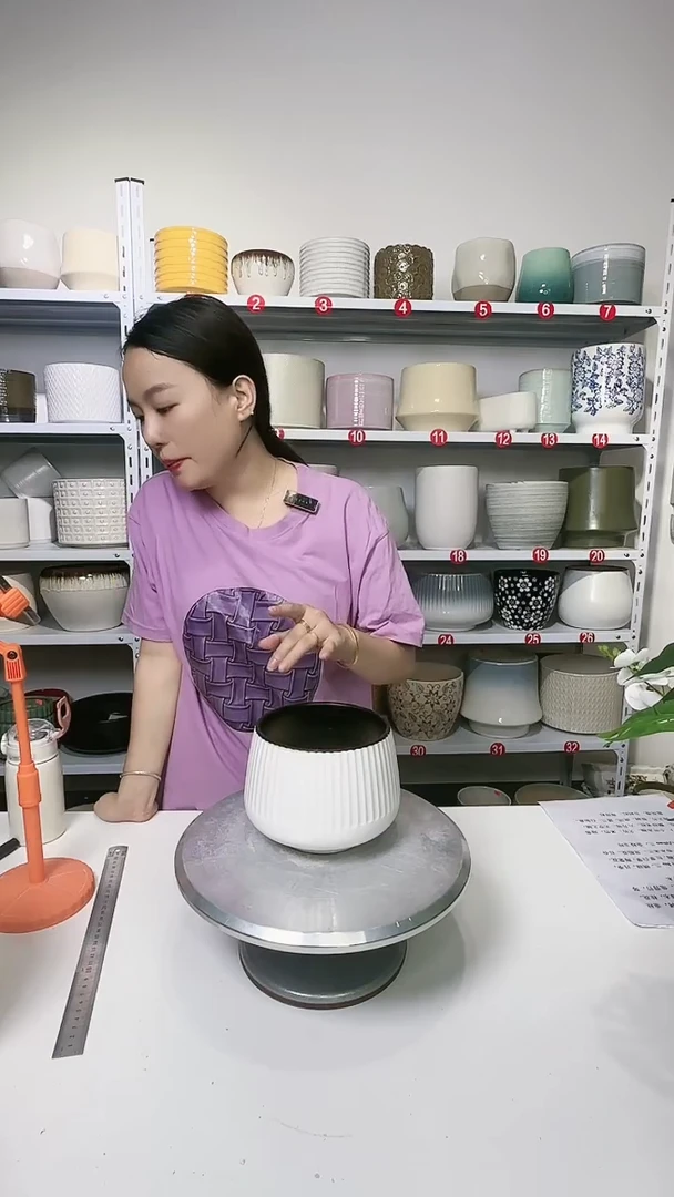 【闪购商品】陶瓷20CM以下竖纹白黑口14*13瑕疵