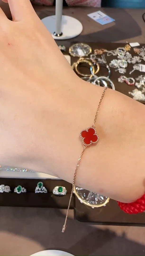 【闪购商品】玛瑙/玉髓手链18K金镶嵌迷你单花手链