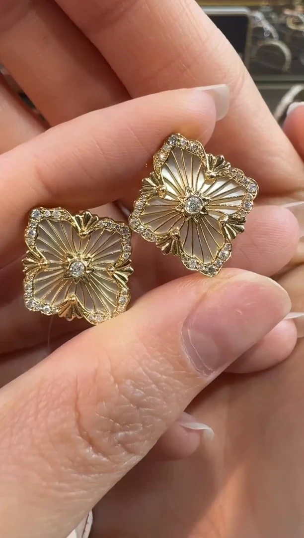 【闪购商品】钻石耳饰18K金镶嵌菱形耳拍