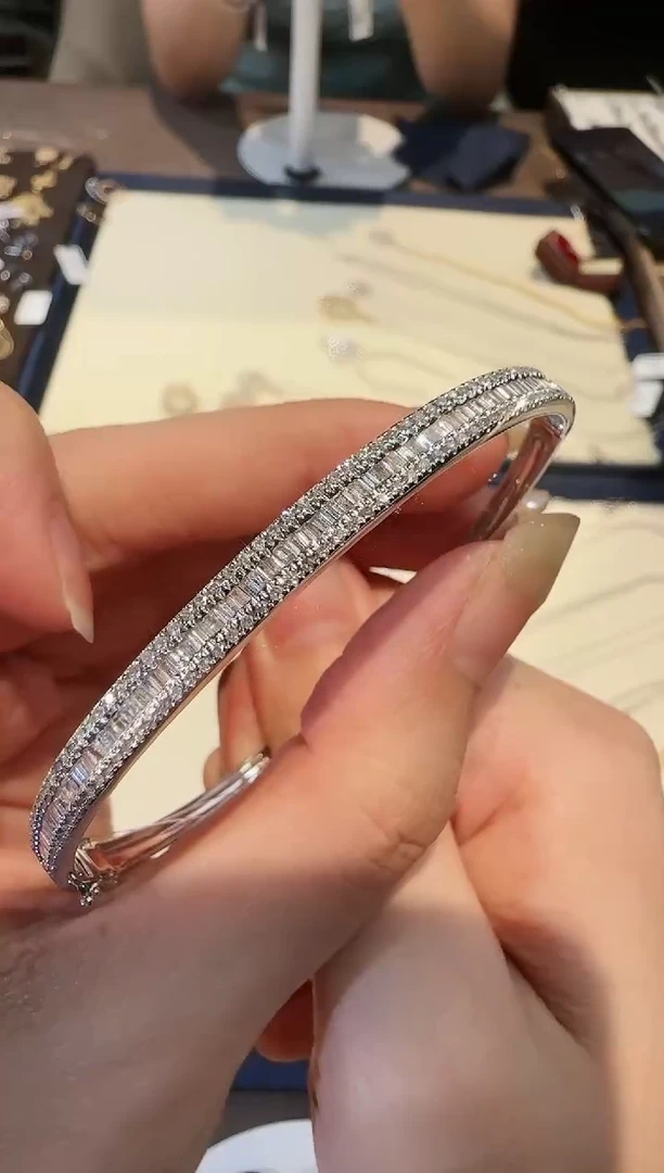 【闪购商品】钻石吊坠(不含链)18K金镶嵌冰糖手镯  18#