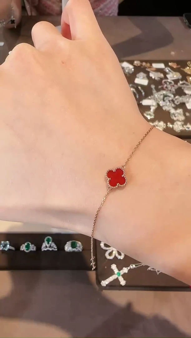 【闪购商品】玛瑙/玉髓手链18K金镶嵌迷你单花手链