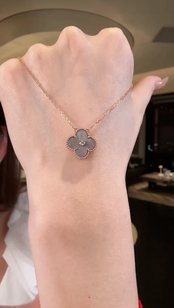 【闪购商品】钻石颈饰18K金镶嵌5克四叶草项链