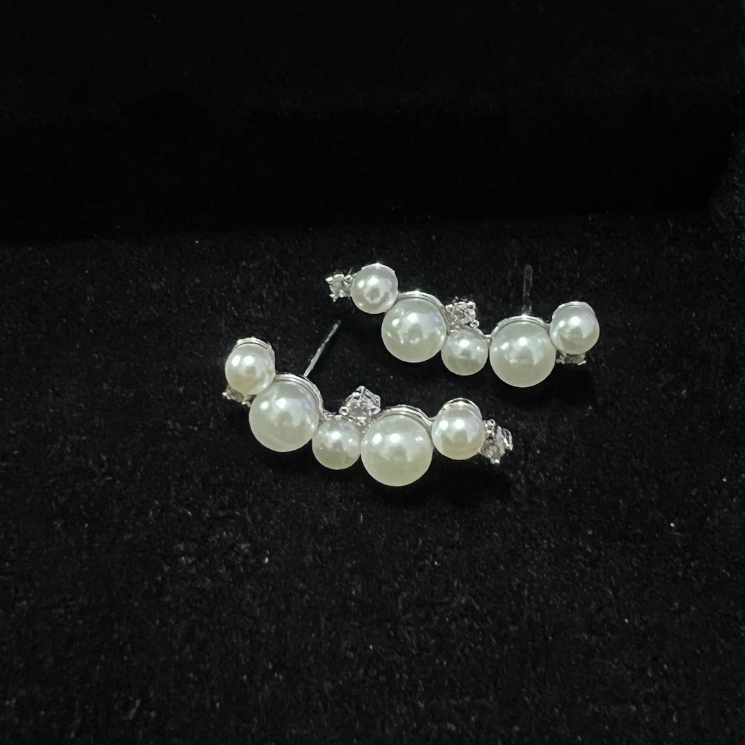 铜合金仿珍珠耳饰 白月光珠珠耳钉