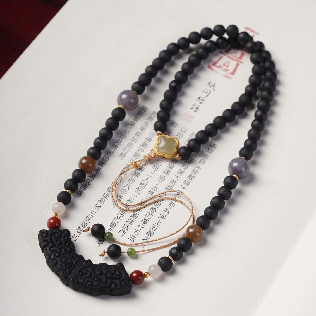 HS011 缅甸软油降真香饕餮半月6mm项链-*和田玉搭配【真心香馆】