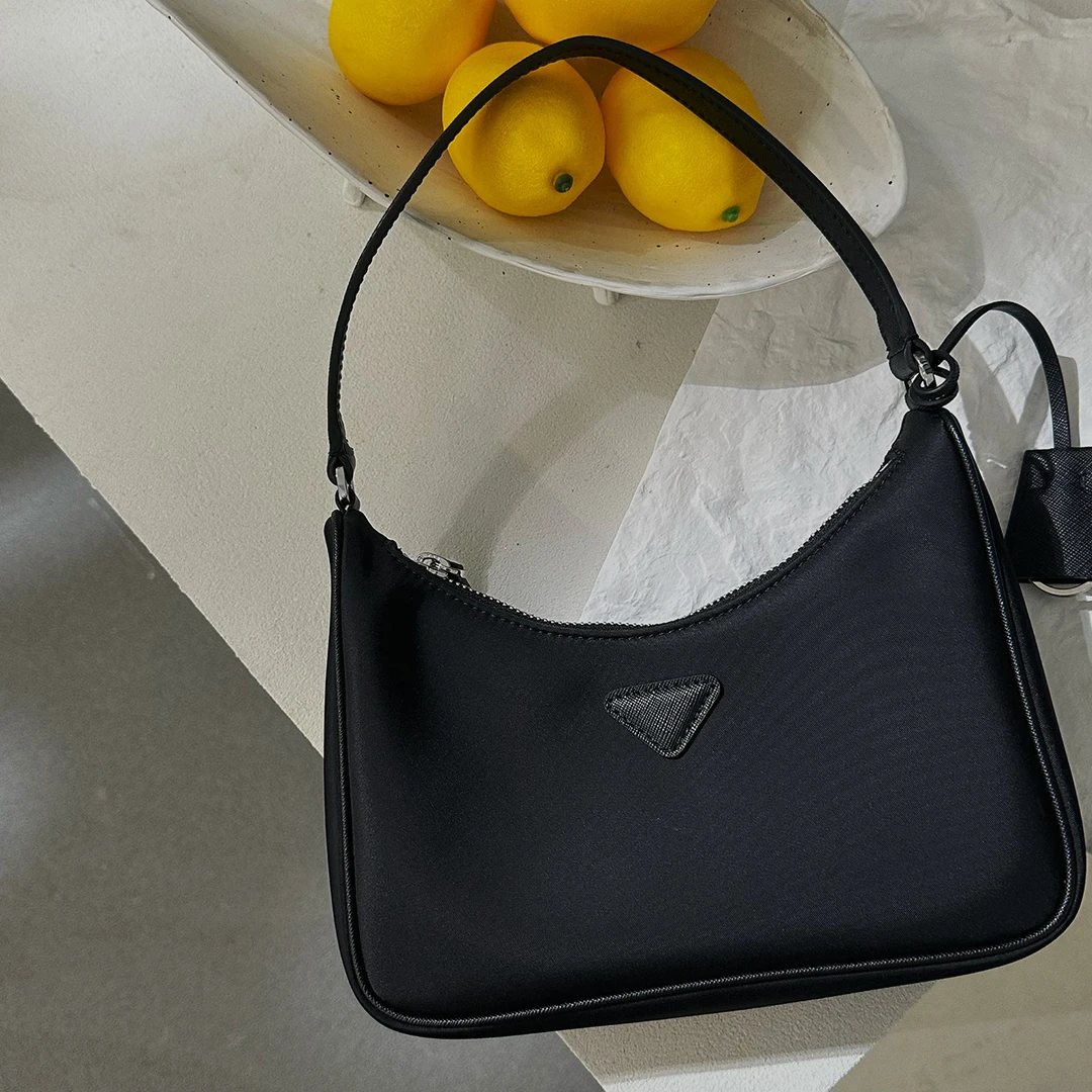 小众设计师新款经典简约轻奢尼龙单肩包