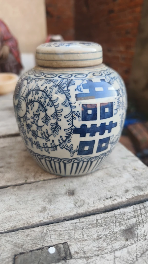 手工绘画缠之莲洗字罐子