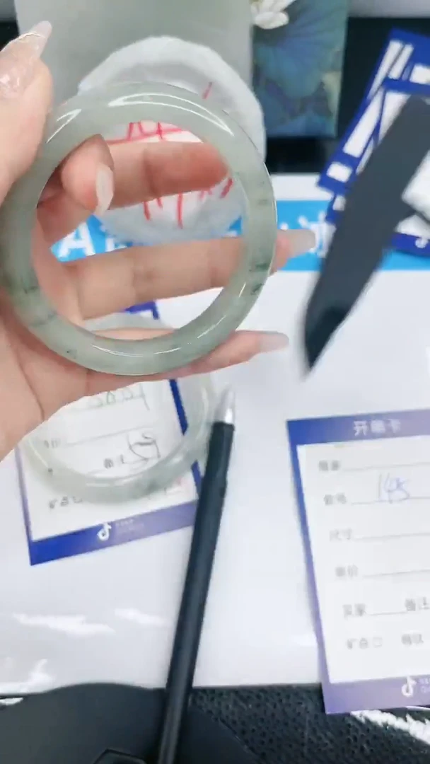 【闪购商品】石英质玉手镯未镶嵌146