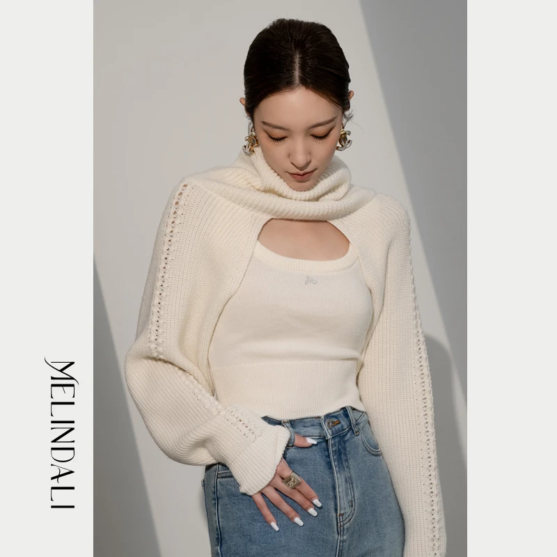 Melinda Li【雪颂】 炸街造型款羊毛镂空绞花高领套袖式披肩毛衣
