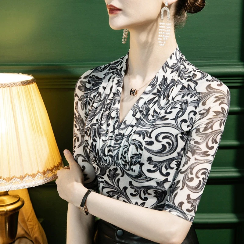 老师同款 中袖 时尚V领烫金网纱上衣