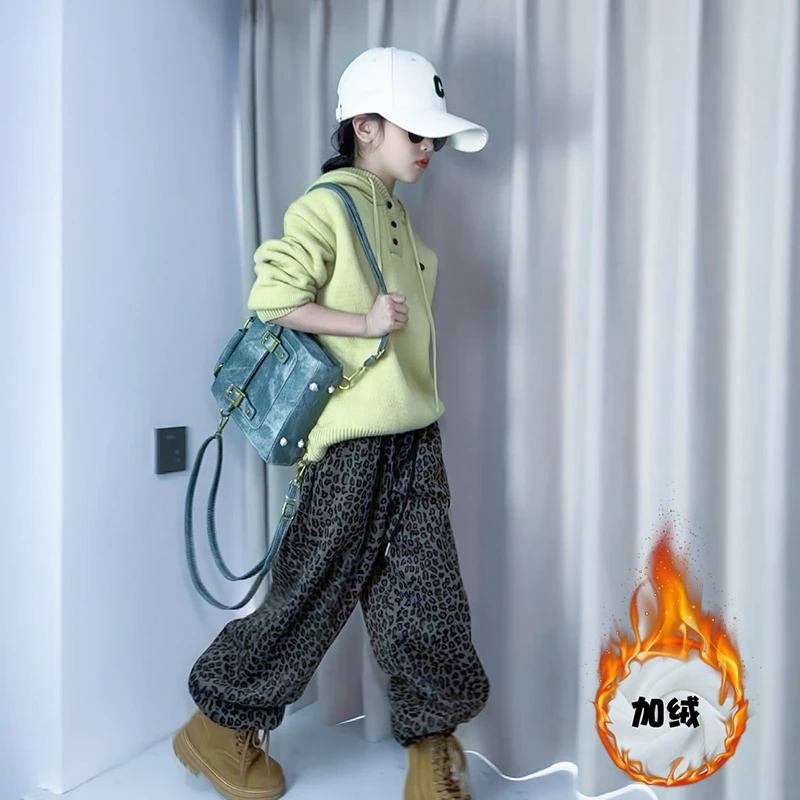女童秋冬加绒豹纹裤2024新款大童女孩一体绒连帽针织衫休闲灯笼裤