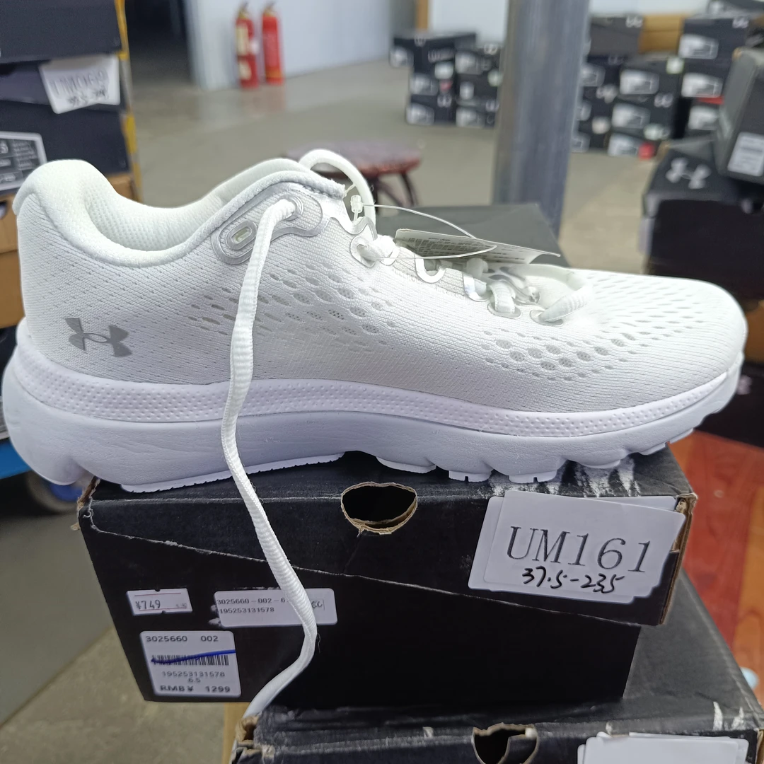 断码运动鞋-安德玛-UM161