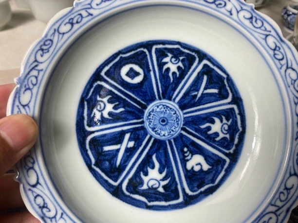 微瑕漏景德镇柴窑仿元青花葵口小壶承