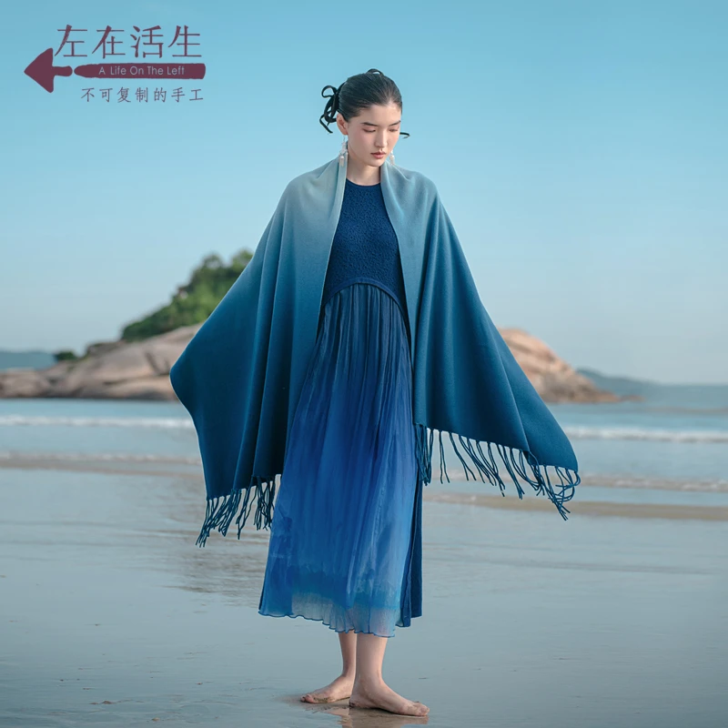 生活在左青绿流苏渐变气质舒适保暖围巾披肩2924297百搭外搭优雅
