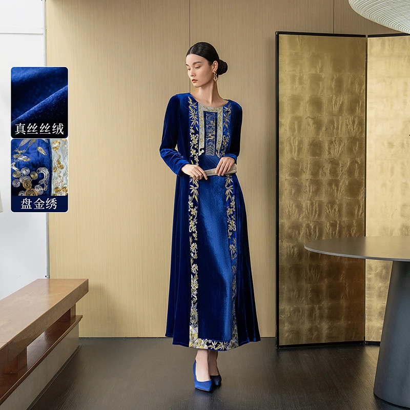 生活在左丝绒连衣裙复古盘金绣优雅气质修身秋冬新品长裙女