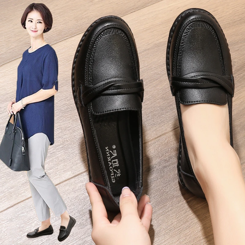 妈妈鞋中老年老人轻便春秋单鞋中年软底防滑新款女鞋平底舒适皮鞋