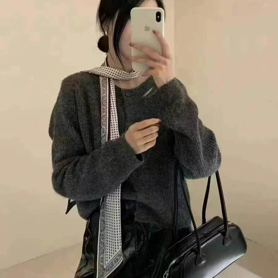 2024秋冬新款韩版设计感小众针织开衫女宽松显瘦毛衣外套配丝巾