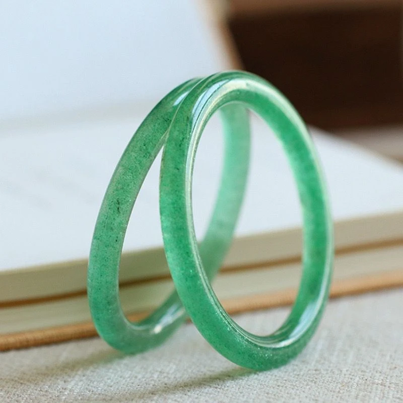 绿草莓晶手镯水润满籽圆条绿草莓晶女款手镯绿景冰透绿草莓晶手镯