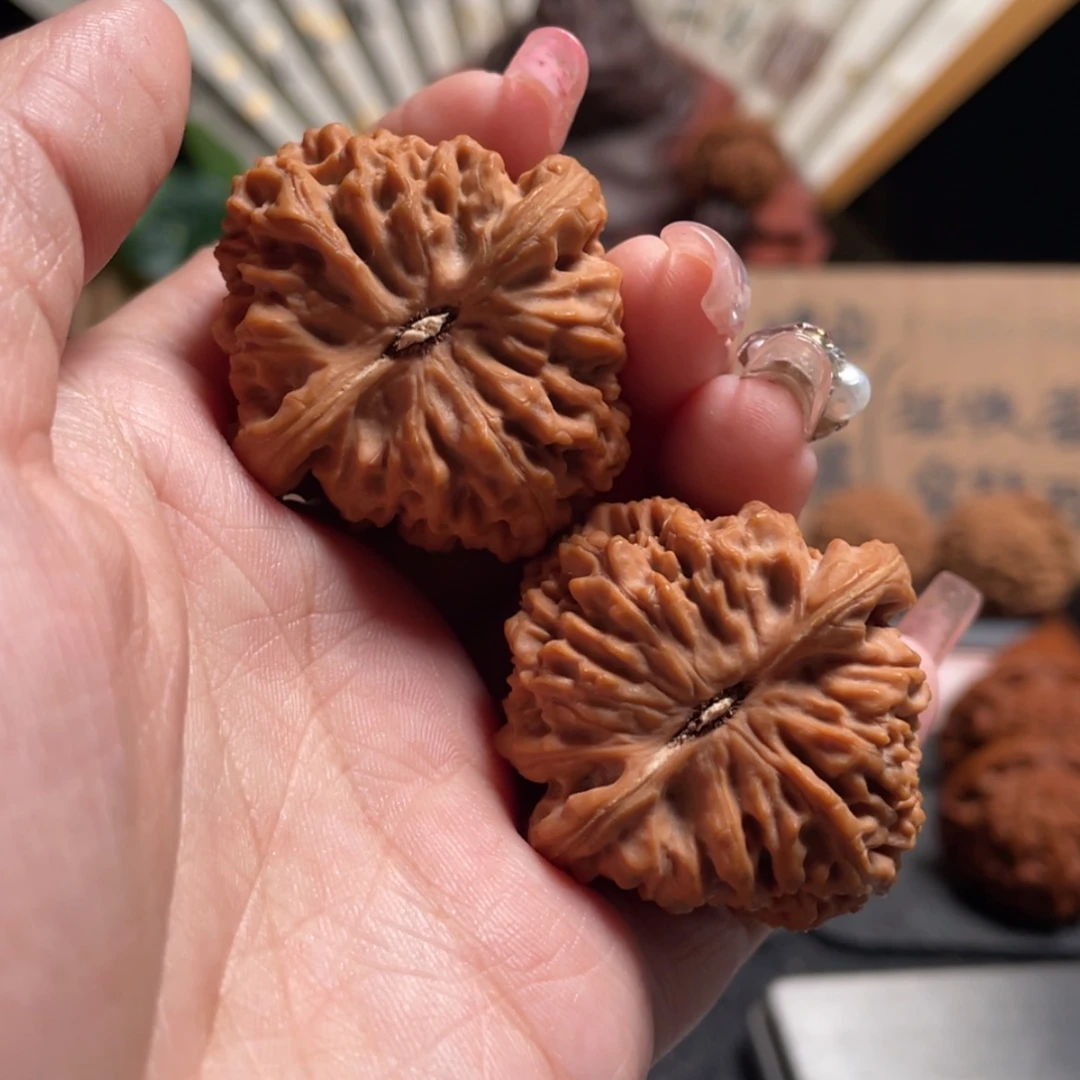 【闪购商品】文玩核桃把件炭*