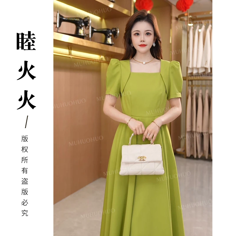 酒红色方领连衣裙高档气质2024法式复宴会古显瘦设计感长裙