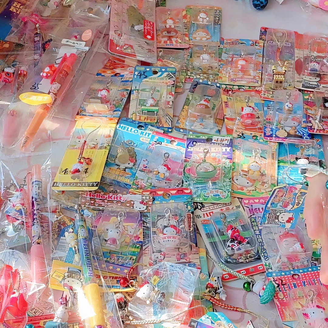 【四季豆家】 KT地域限定盒装吊牌盲盒可爱礼物盲盒