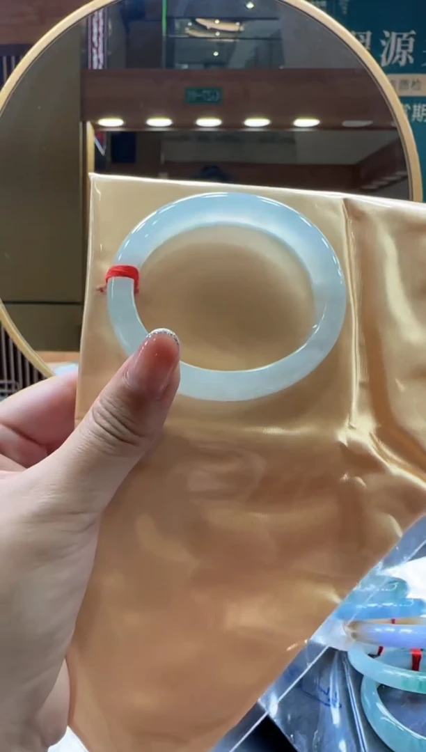 【闪购商品】翡翠手镯未镶嵌翡翠54.8贵