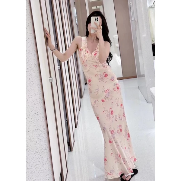 晓雅家   茶歇法式连衣裙女新款高级感气质收腰V领长款碎花吊带裙