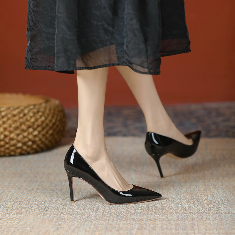 飞燕女鞋2024春夏新款不磨脚黑色漆皮高跟鞋百搭尖头浅口真皮单鞋