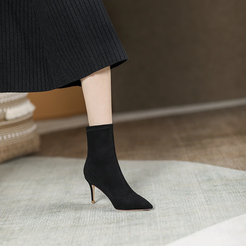 飞燕女鞋2023秋冬新款弹力靴百搭黑色显瘦尖头低跟时尚瘦瘦短靴女