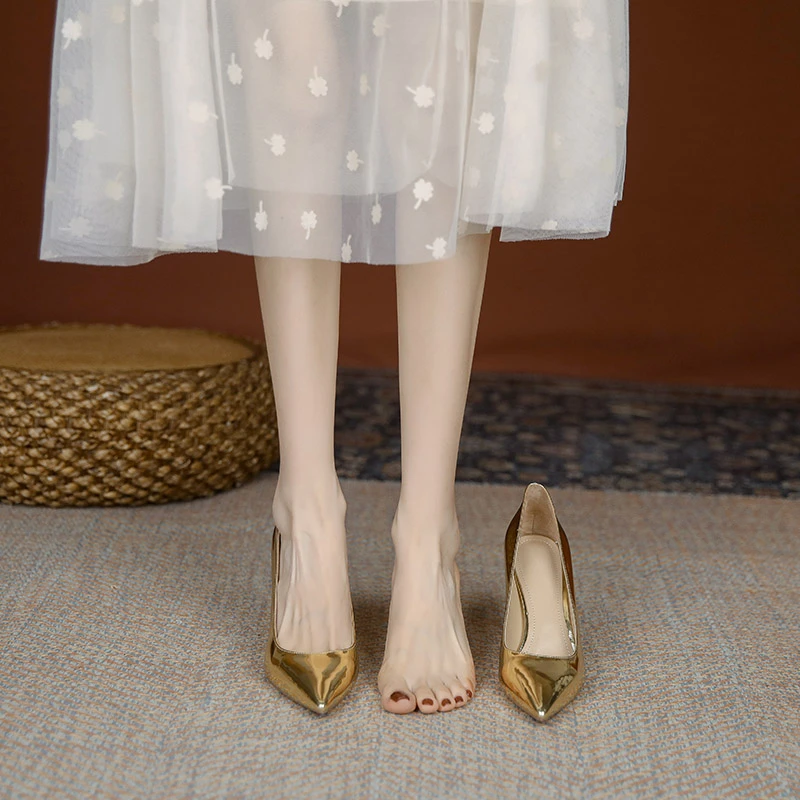 飞燕女鞋2023年新款平价百搭高跟鞋漆皮金色时尚欧美风浅口细跟