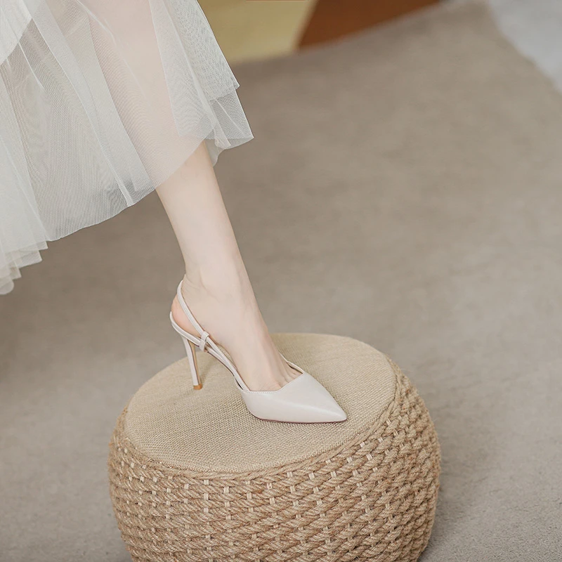 飞燕女鞋2024春夏新款气质米白色凉鞋细跟伴娘一字带真皮尖头单鞋