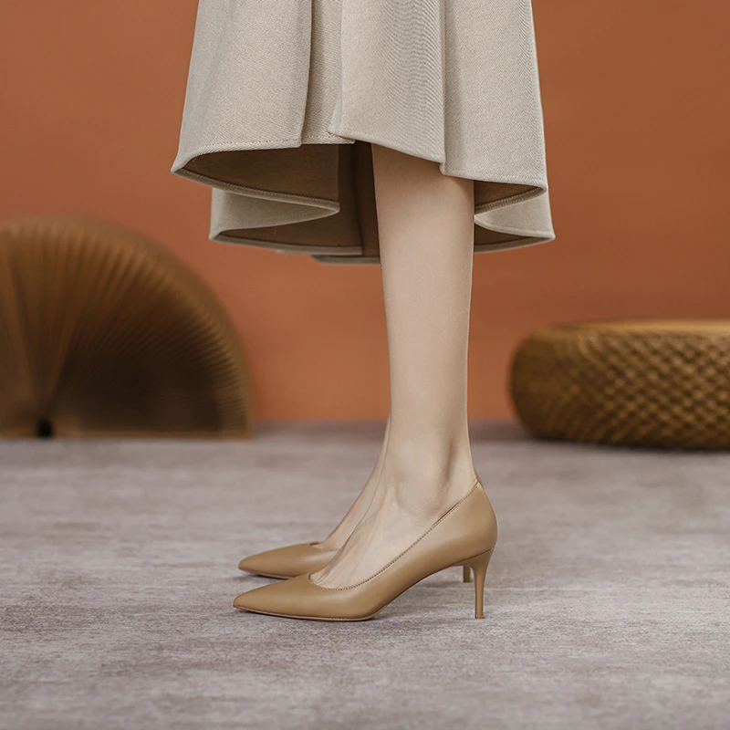 飞燕女鞋2023年软皮舒适哑光卡其色通勤透气浅口工作鞋细跟高跟鞋