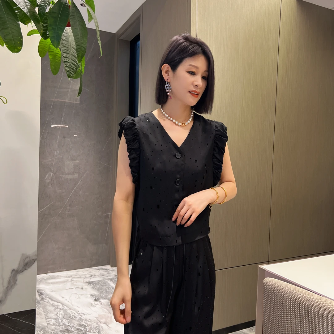 女人阁（衬衫666）2024年夏款时尚个性高档气质休闲小众衬衫