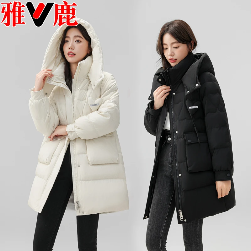 V/雅鹿中长款时尚连帽羽绒服冬季保暖女款大口袋爱心吊坠防风休闲