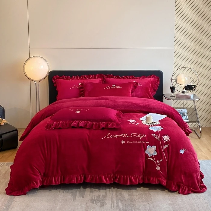 轻奢高档高克重加厚加绒纯色刺绣花边款牛奶绒四件直播8斤梦境-