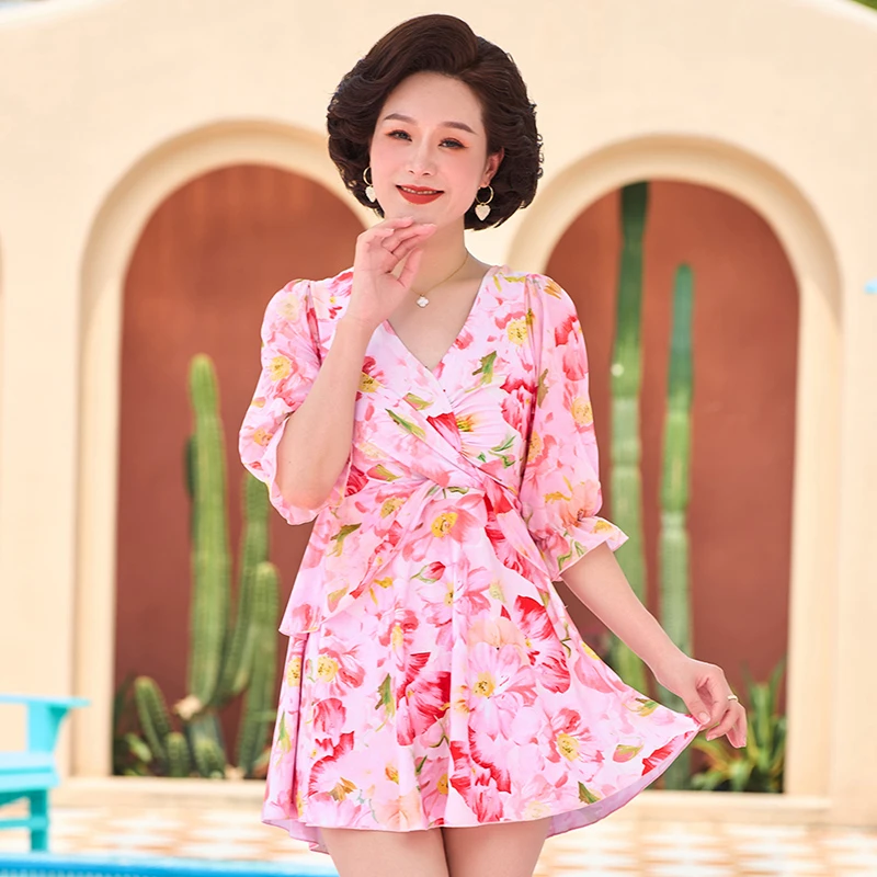 2025新款高级感泳衣女加肥加大码遮肚海边显瘦温泉中老年妈妈泳装