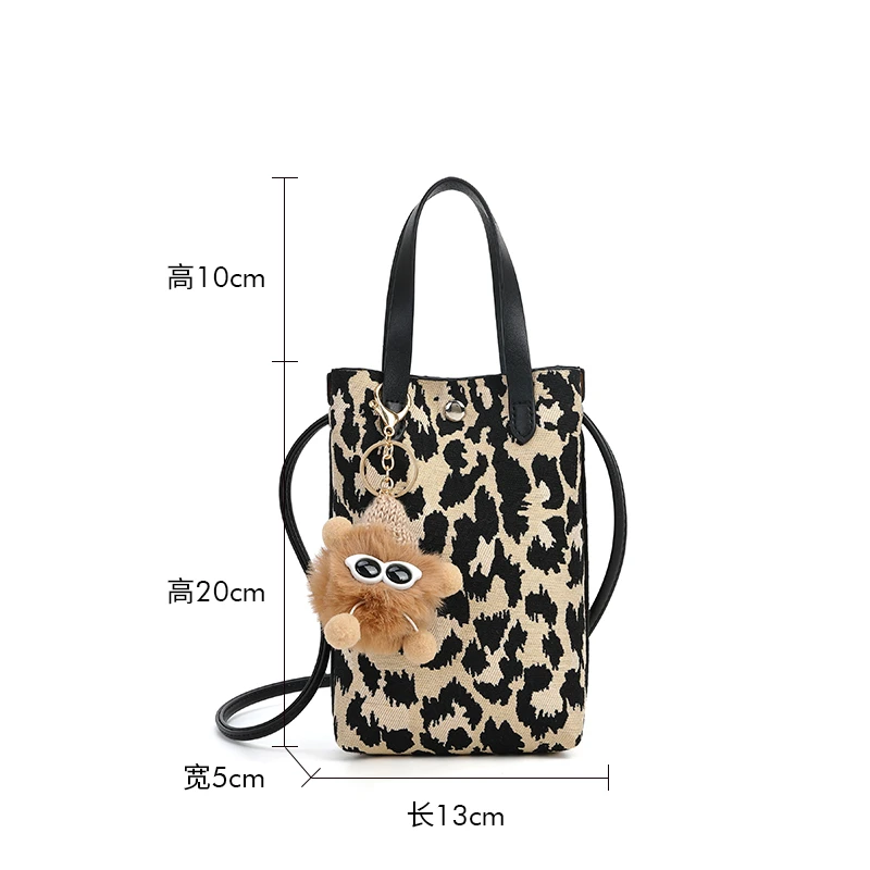 【工厂直销】2024新款淡黄豹纹手提斜跨手机包{赠挂件}