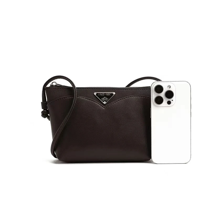 【工厂直销】2024新款三角标棕色手机包女包